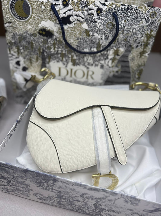 Bolso de Lujo en Piel Blanca con Diseño Asimétrico AAA
